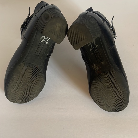 Black Zip-up Ankle Booties - Picture 7 of 7